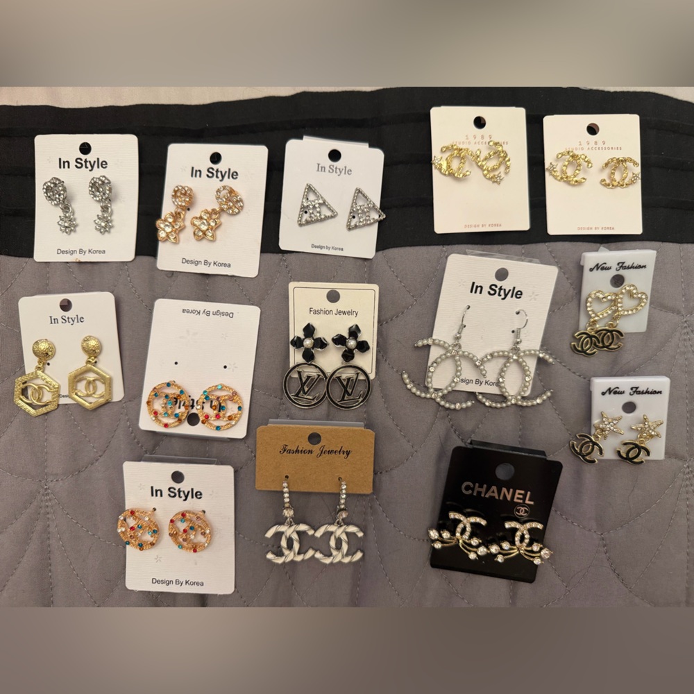 LOT OF 14 PAIRS OF FASHION EARRINGS